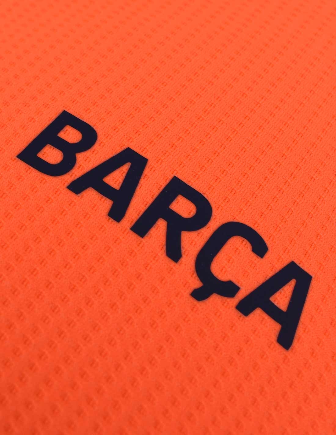 FCB FC Barcelona Conjunto Júnior 3ª Equipación 25/26 – Réplica oficial-Camiseta y Pantalón Corto Niño – Color Salmón/Naranja – Tallas 6 a 14 Años